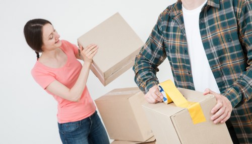 Removal company Greenwich helping with a household move