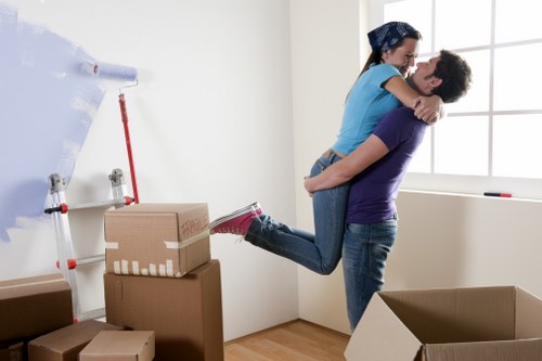 Local Greenwich removal service planning a move in a residential area